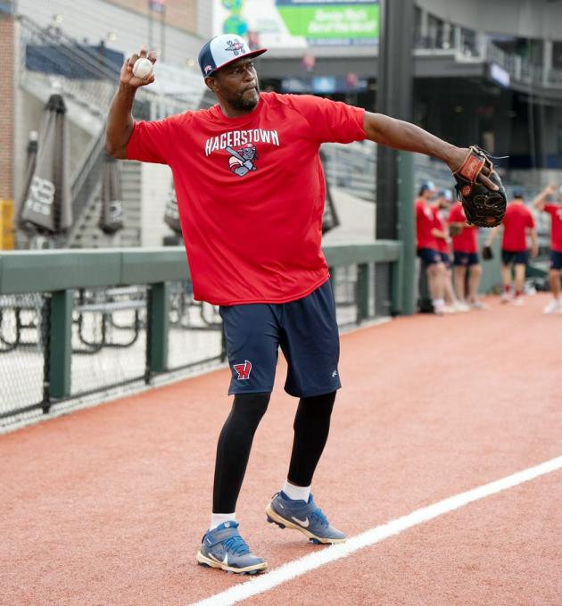 53-year-old knuckleballing his way to history with Flying Boxcars