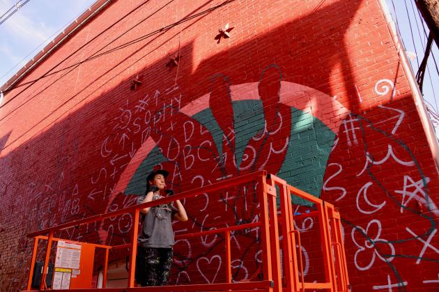 Award-winning muralists at work in Hagerstown