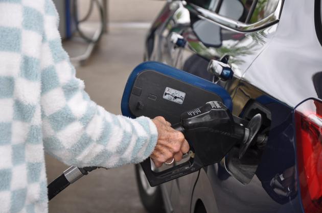 Pausing federal gas tax would bring little relief to gas prices, experts say