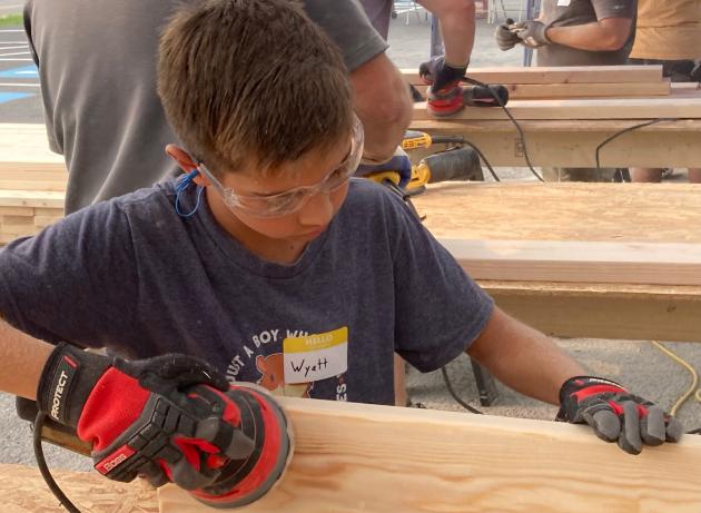 Volunteers build frames for children's beds in Hagerstown area
